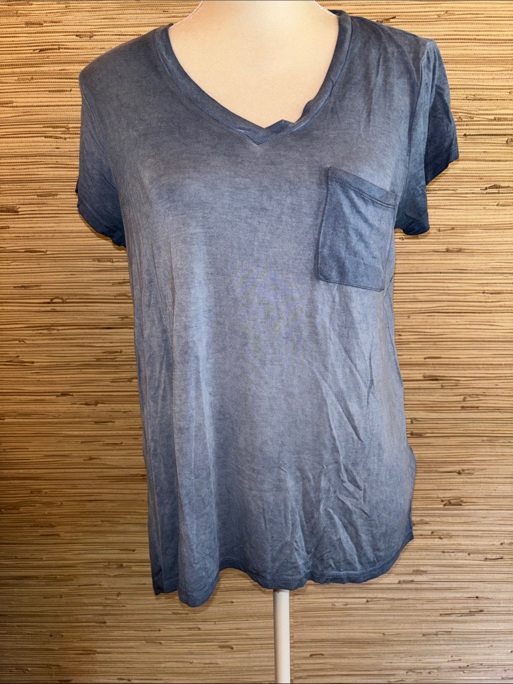 Cable & gauge sport blue umbre v- neck high low short sleeve t-shirt large. EUC